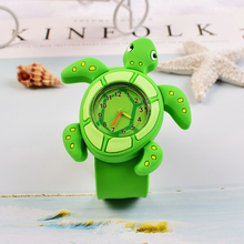 Игрушечные часы с зеленой черепахой