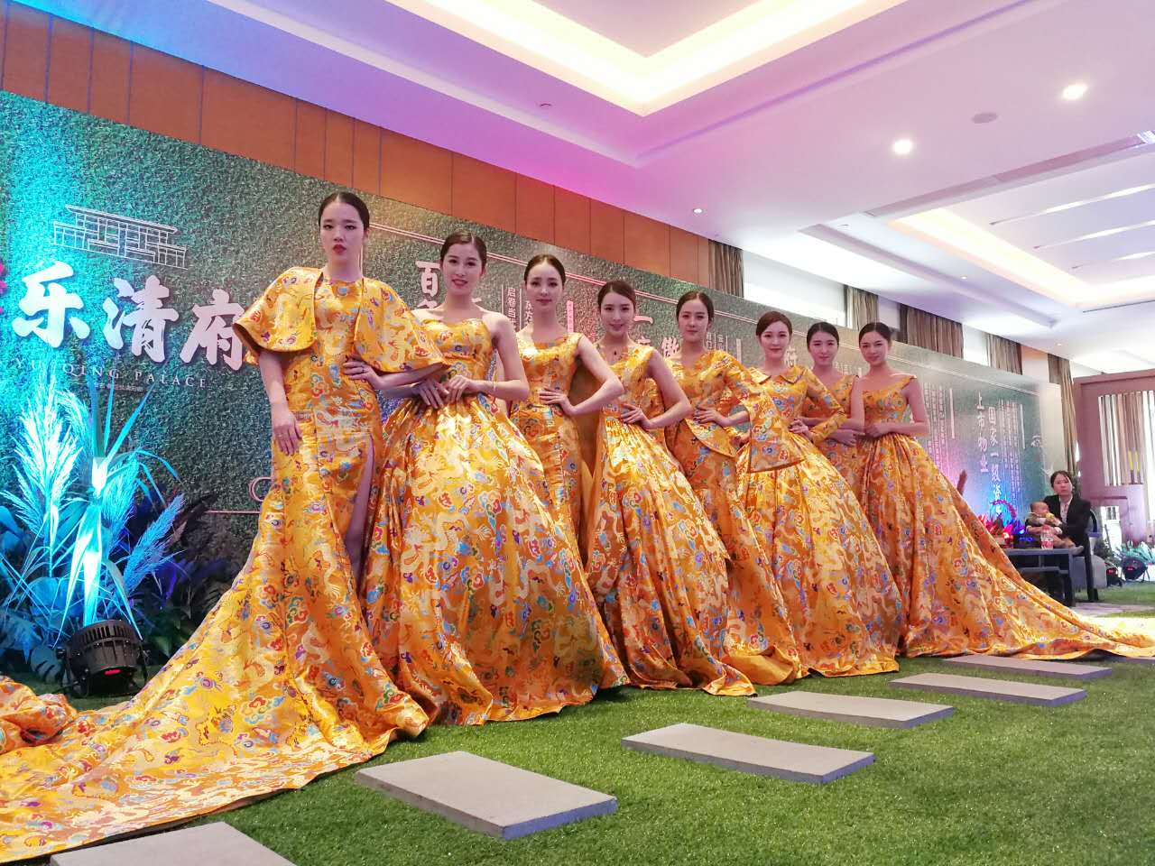 复古年会主题中国风礼服商演服装舞台走秀演出服范冰冰同款龙袍女