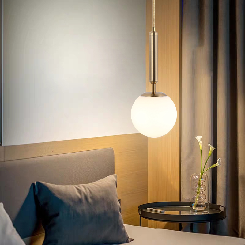 北欧卧室床头吊灯现代简约餐厅吧台灯个性创意轻奢三头玻璃球吊灯