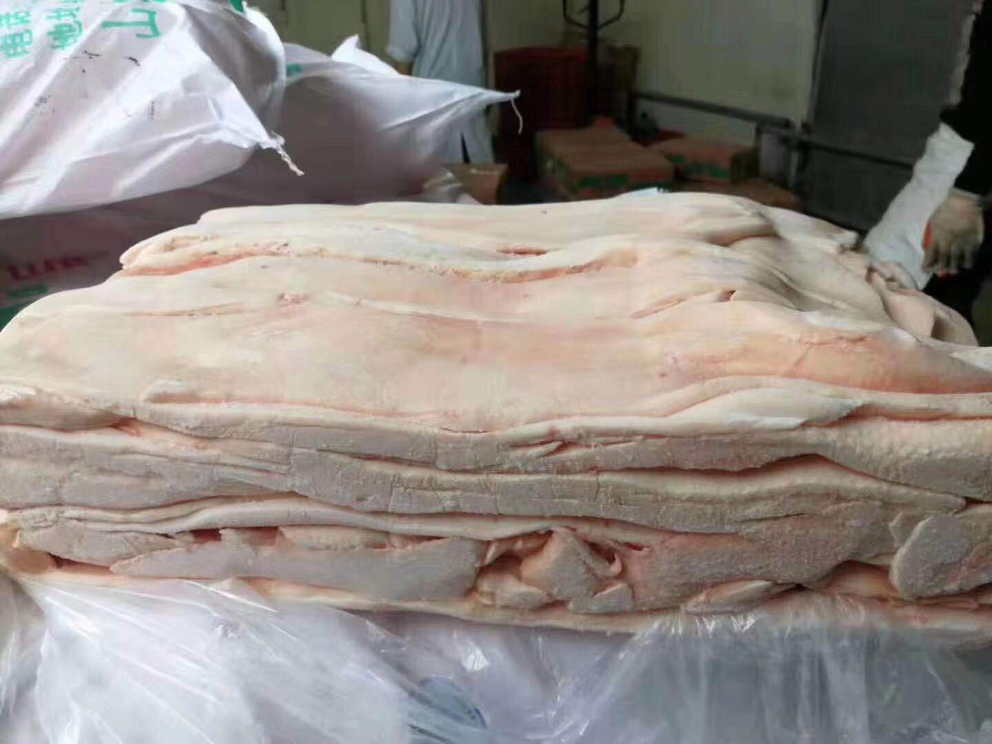 冷冻猪肥膘肉 生肥膘 厚肥膘 猪油冷冻 肥膘 50斤每包