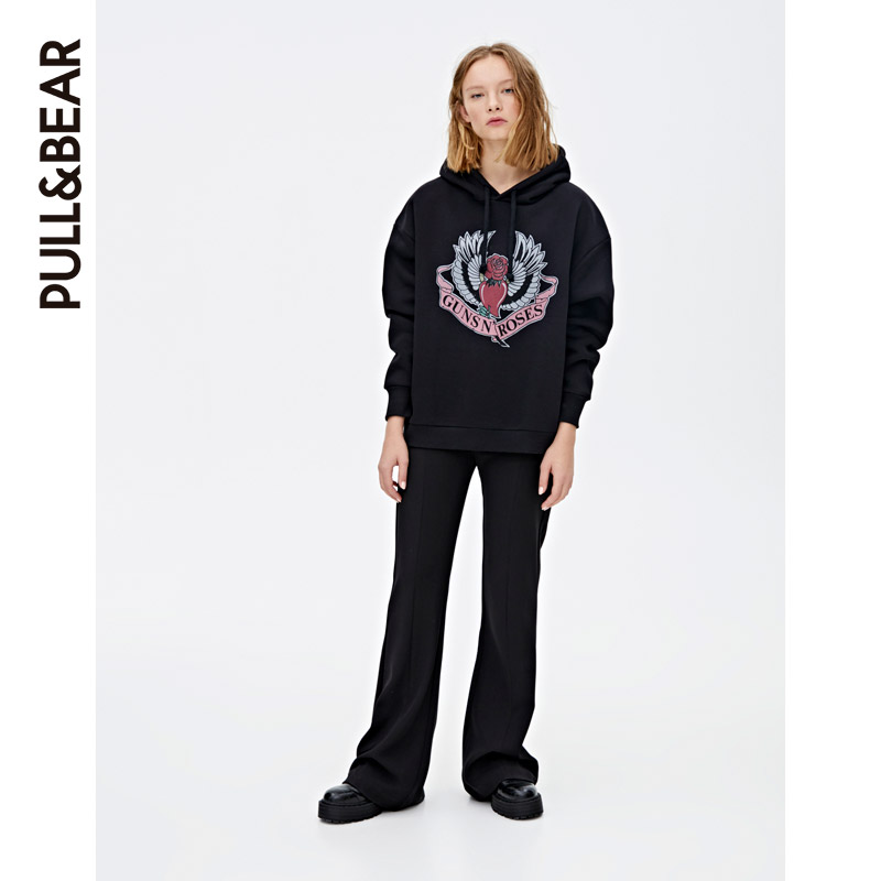 pull&bear 卫衣2020新款女枪与玫瑰乐队心形印花运动衫 05597301