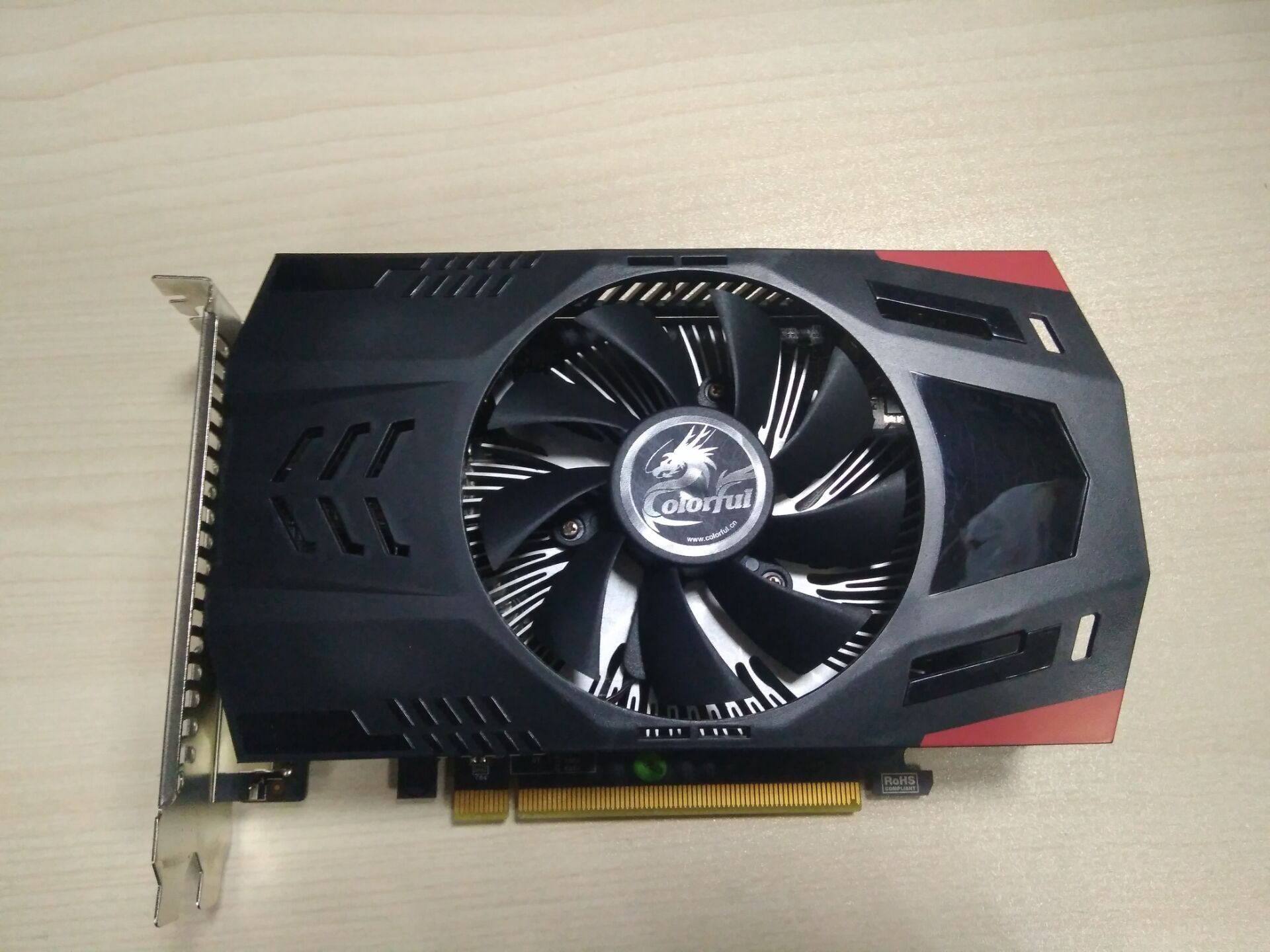 七彩虹750ti 2g独立供电 游戏显卡 关联605 650ti 750 950