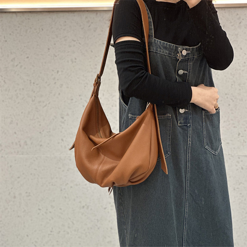 大容量软皮饺子包真皮半圆水饺包