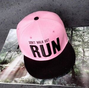 赵丽颖同款帽子女白色嘻哈选什么牌子好 同款